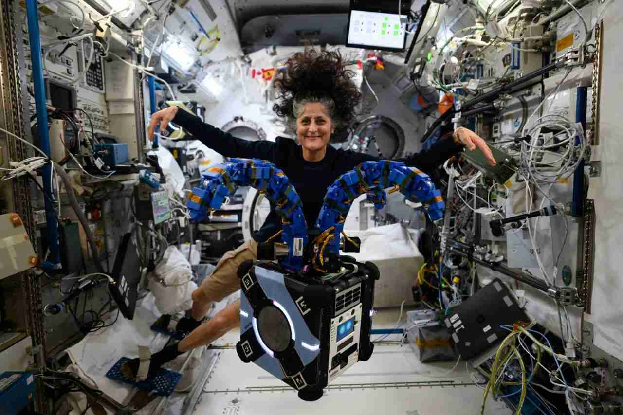 Amerikalı astronot Suni Williams, 62 saat 6 dakikayla uzayda en