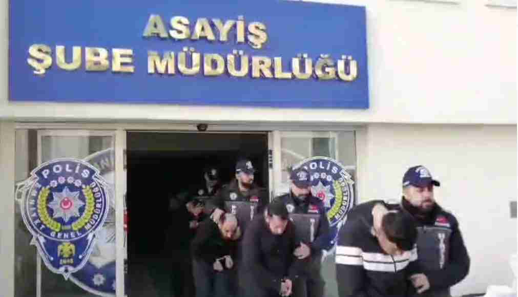 Ankara’da, depremde ağır hasar gören araçların motor ve şasi numaralarının