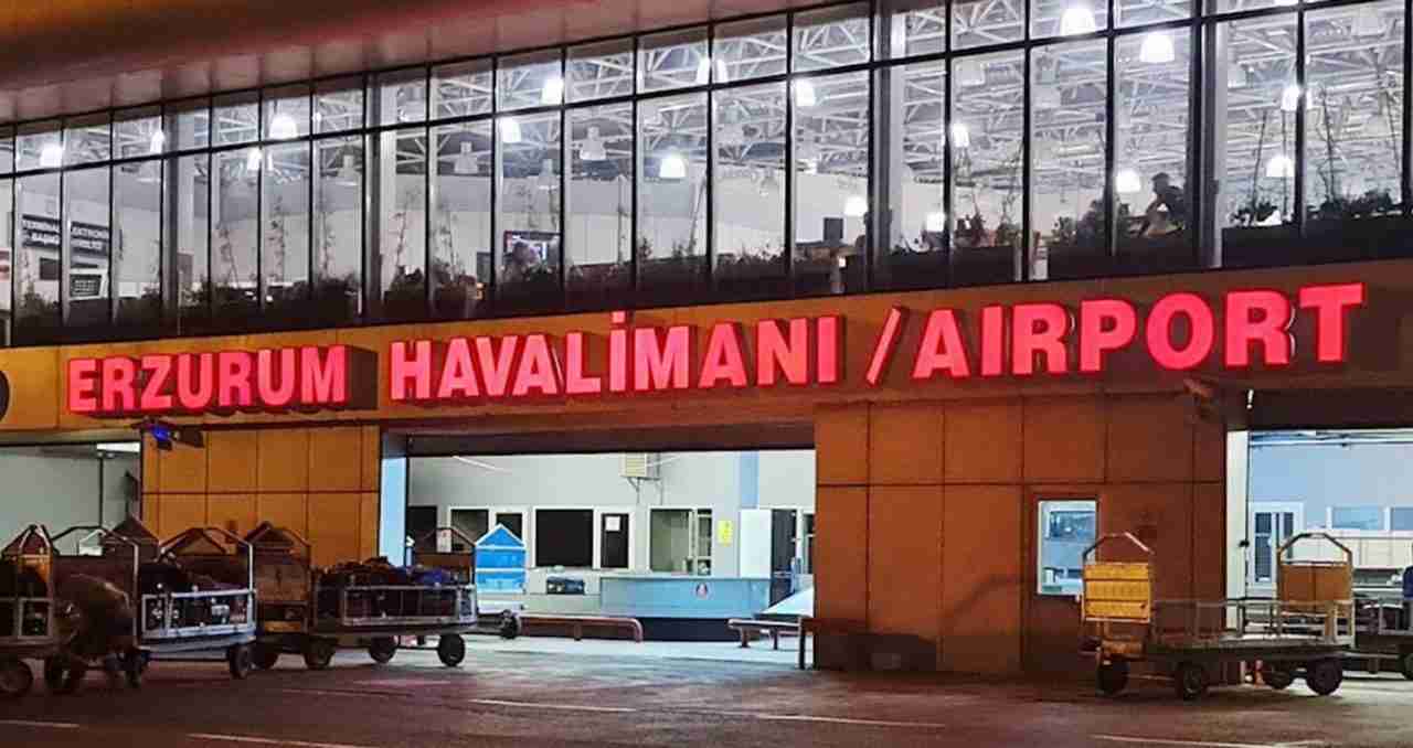 Antalya’dan Kazakistan’ın başkenti Astana’ya giden yolcu uçağı, yolcular arasında çıkan