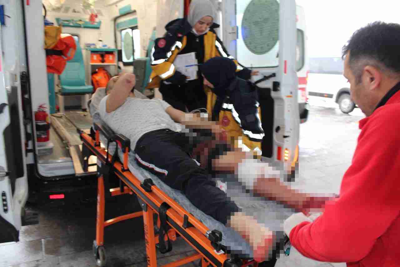Aksaray’da, elinden cep telefonunu alan ağabeyi ve annesiyle tartışan Yasin
