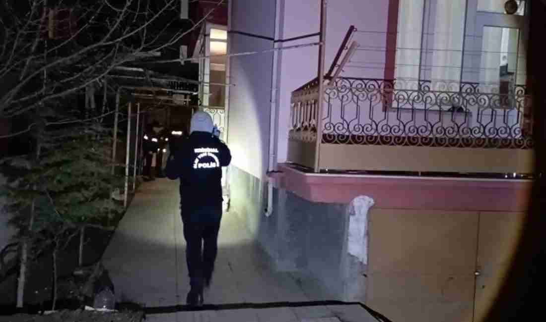 Polis ve Sağlık Ekipleri Kapıyı Açtırarak Eve Girdi Çorum’un Ulukavak