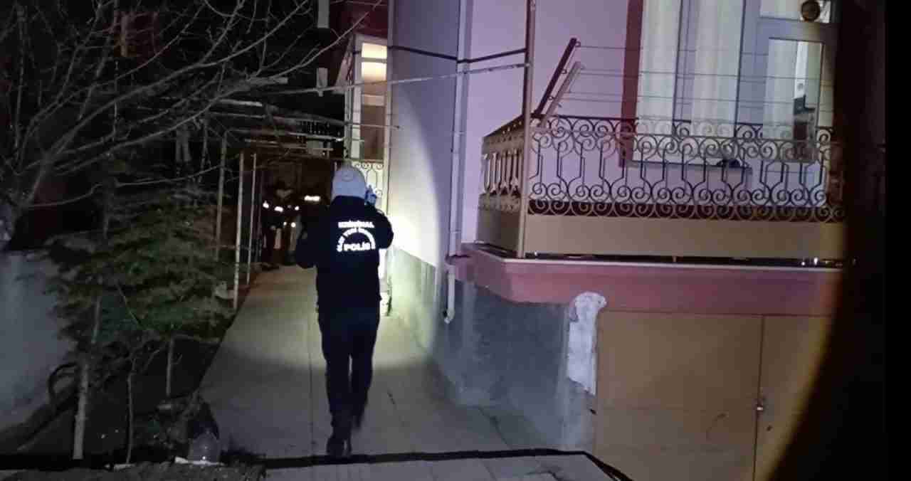 Polis ve Sağlık Ekipleri Kapıyı Açtırarak Eve Girdi Çorum’un Ulukavak