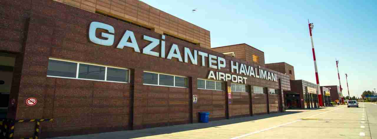 Gaziantep Havalimanı’nda, dün gece pilotların gökyüzünde ışıklı ve tanımlanamayan bir