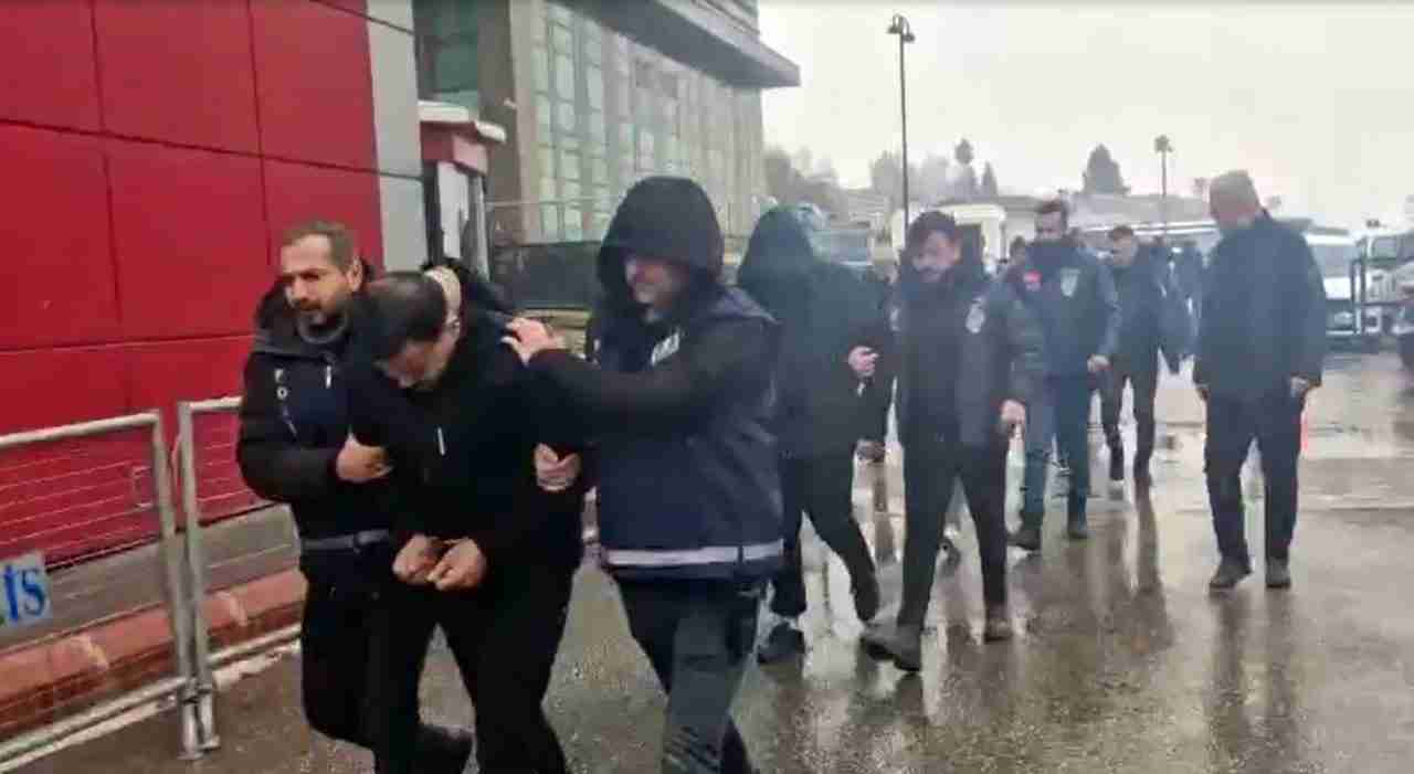 Gaziantep’te sosyal medya paylaşımları nedeniyle çıkan tartışma bıçaklı kavgaya dönüştü.