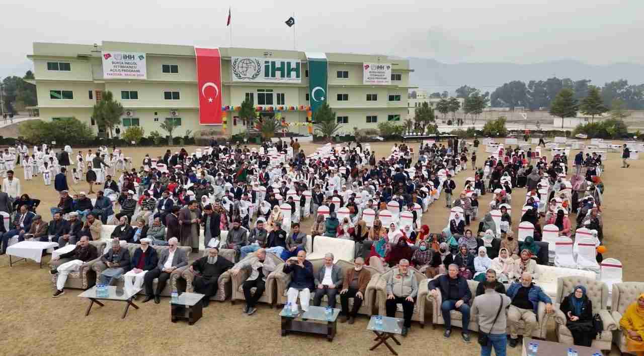 İHH İnsani Yardım Vakfı, Pakistan’ın Haripur şehrinde 192 kişilik Bursa
