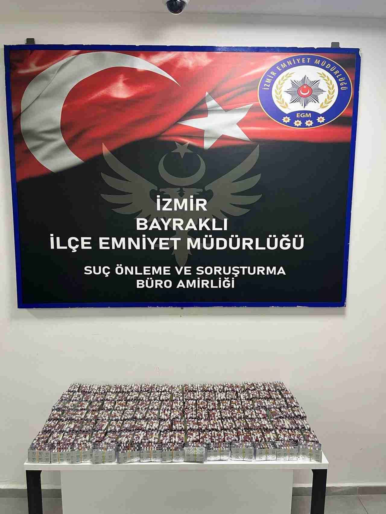 İzmir’in Bayraklı ilçesinde düzenlenen operasyonda 115 bin 537 uyuşturucu hap