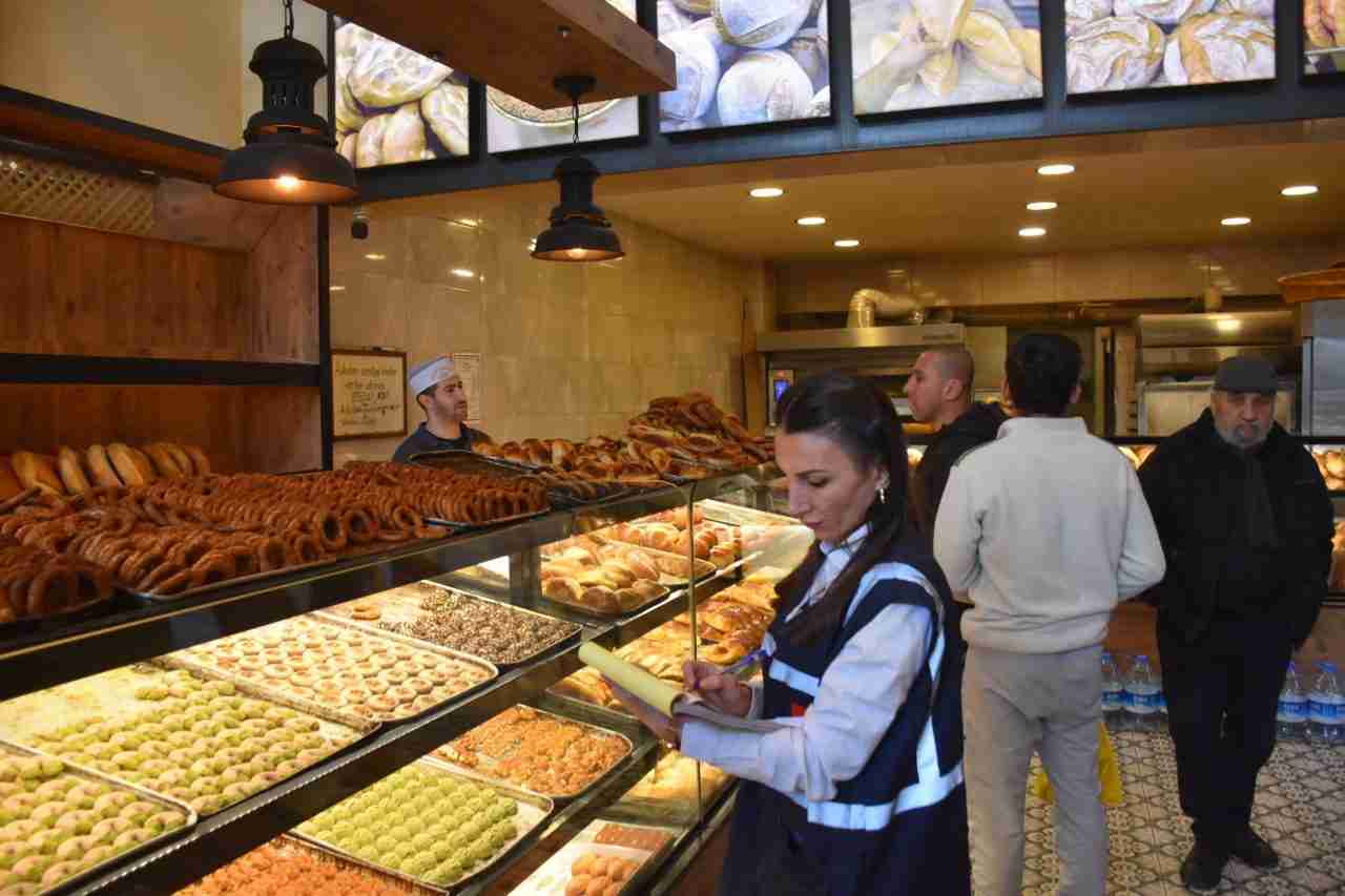 Ticaret Bakanlığı Ekipleri Fırın ve Marketleri Denetledi Ticaret Bakanlığı, tüketiciyi