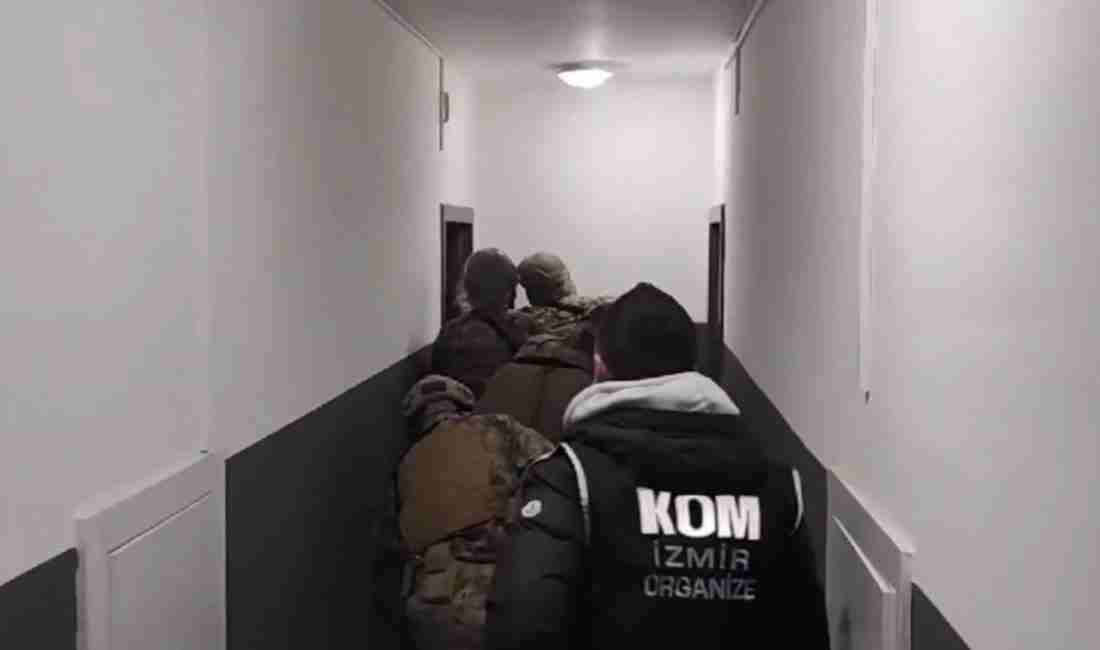 Torbalı’da Eş Zamanlı Baskınlar İzmir’in Torbalı ilçesinde, polis ekiplerinin suç