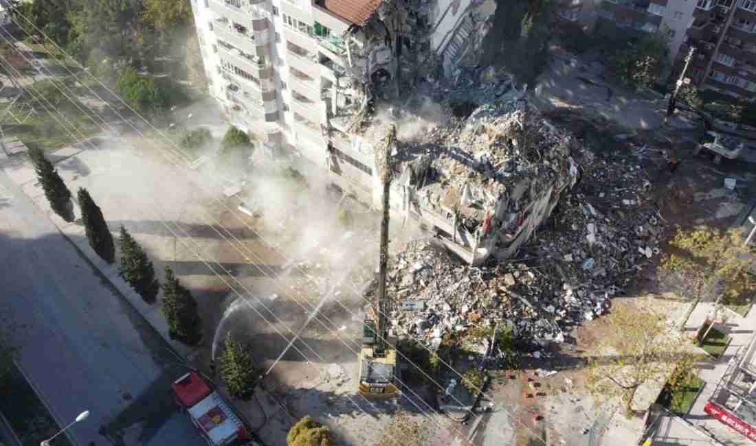 Jeofizik Mühendisleri Odası İzmir Şube Başkanı Sinancan Öziçer, İzmir’in deprem