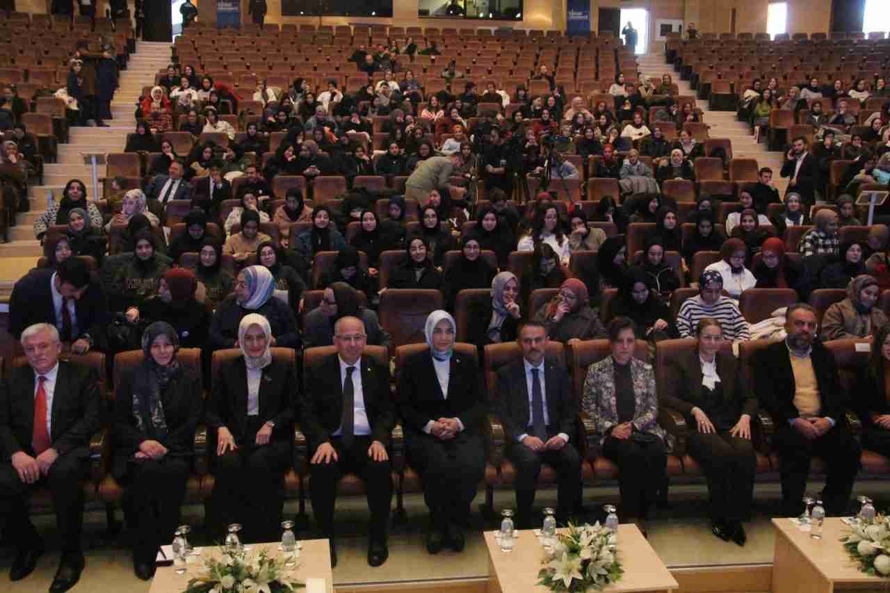 Saliha Okur Gümrükçüoğlu: “28 Şubat Bir Zihniyet Meselesi” Kocaeli Üniversitesi
