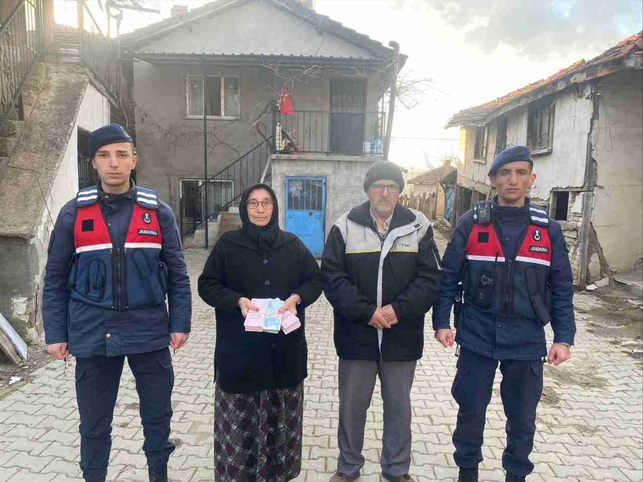 Bursa’nın Harmancık ilçesinde, telefonla aradığı A.Ö. (65) isimli kadını kendisini