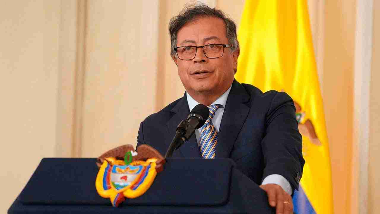 Kolombiya Cumhurbaşkanı Gustavo Petro, canlı yayınlanan bir kabine toplantısında yaşanan