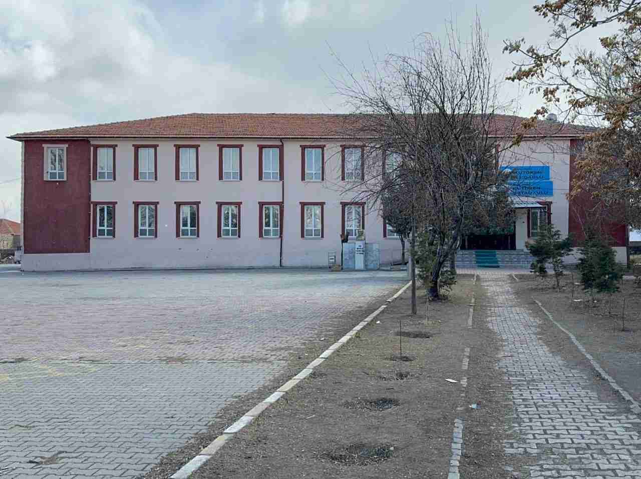 Konya’nın Ereğli ilçesinde, Kutören İlkokulu’nda görev yapan sınıf öğretmeni Cihan