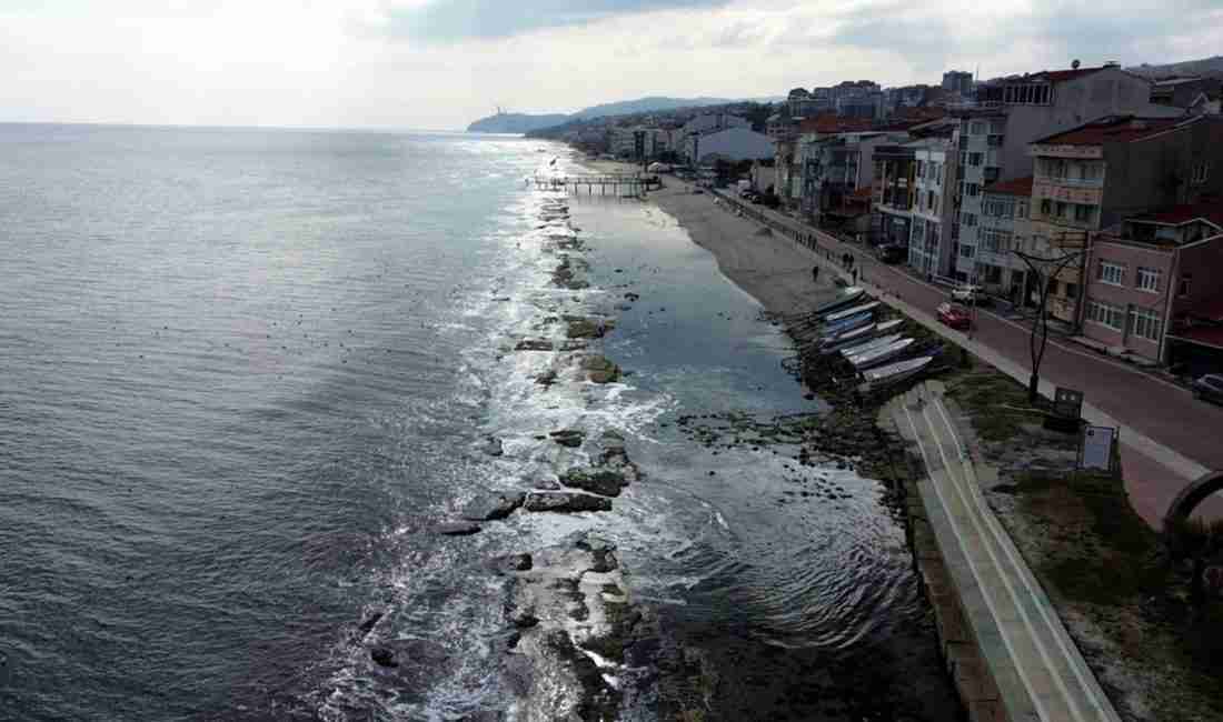 Tekirdağ’ın Süleymanpaşa ilçesi kıyılarında deniz seviyesi yaklaşık 10 metre çekildi.