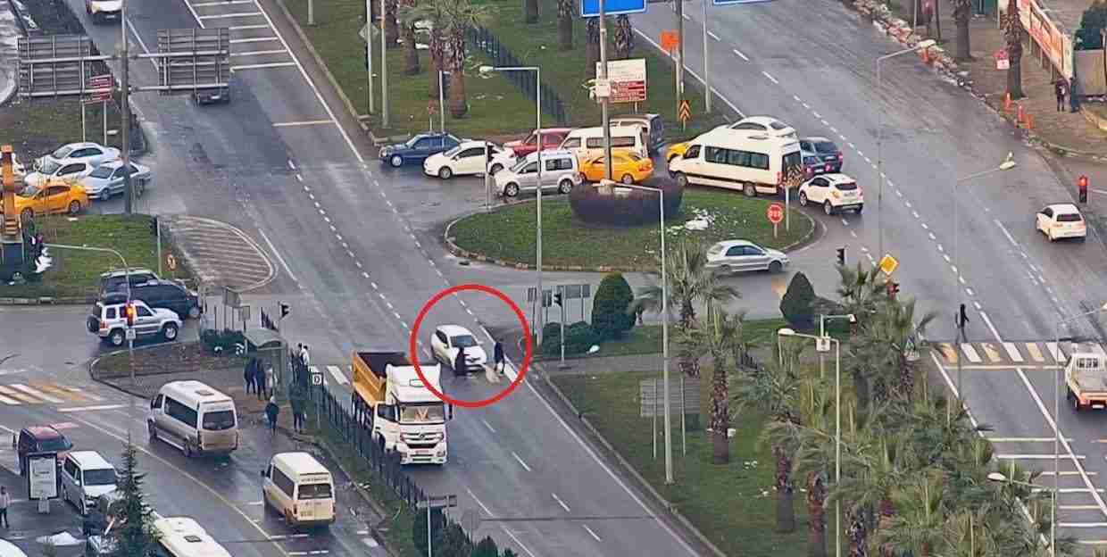 Kaza Anı Güvenlik Kamerasına Yansıdı Giresun’un Hacımiktad Mahallesi Karadeniz Sahil
