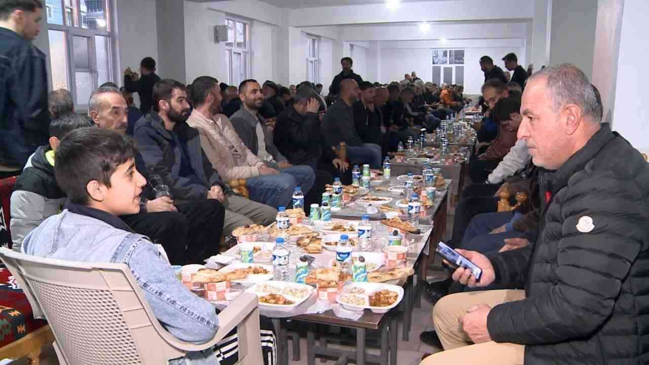 Bingöl’ün Kültür Mahallesi’nde 2003 yılında 20 kişiyle başlayan ‘mahalle iftarı’