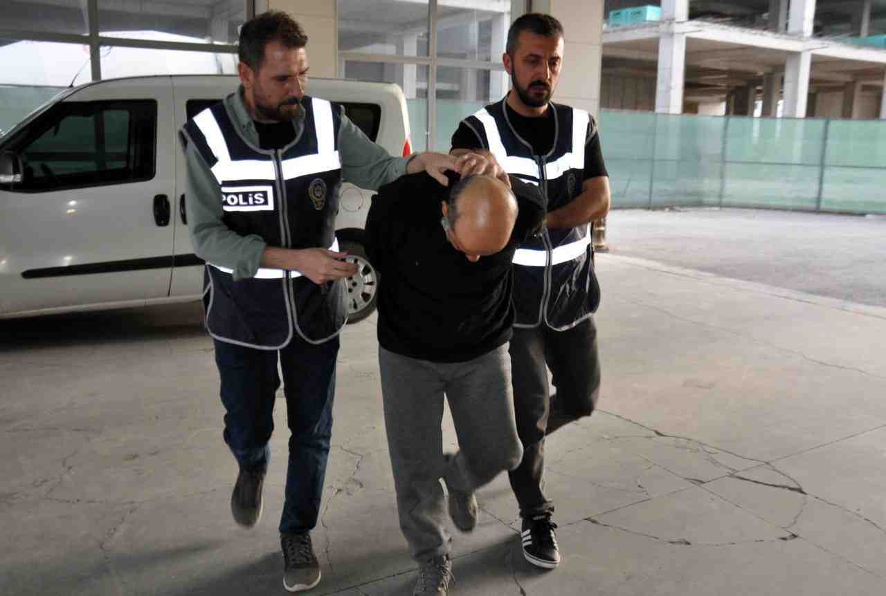 Karaman’da, aynı aileye ait 3 evi molotofkokteyli ile yaktığı iddia
