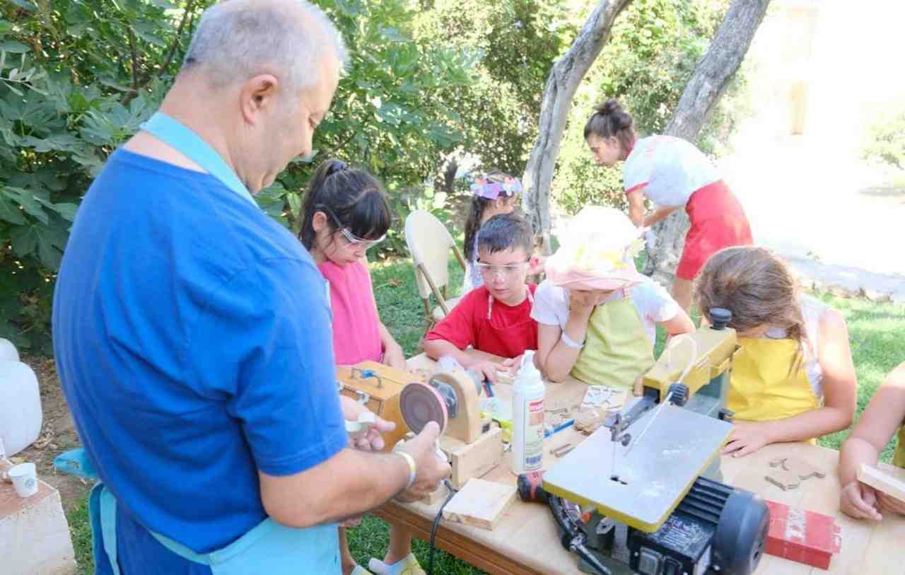 20 Yıldır Ahşap Oyuncak Üretiyor İzmir’de yaşayan Somut Olmayan Kültürel