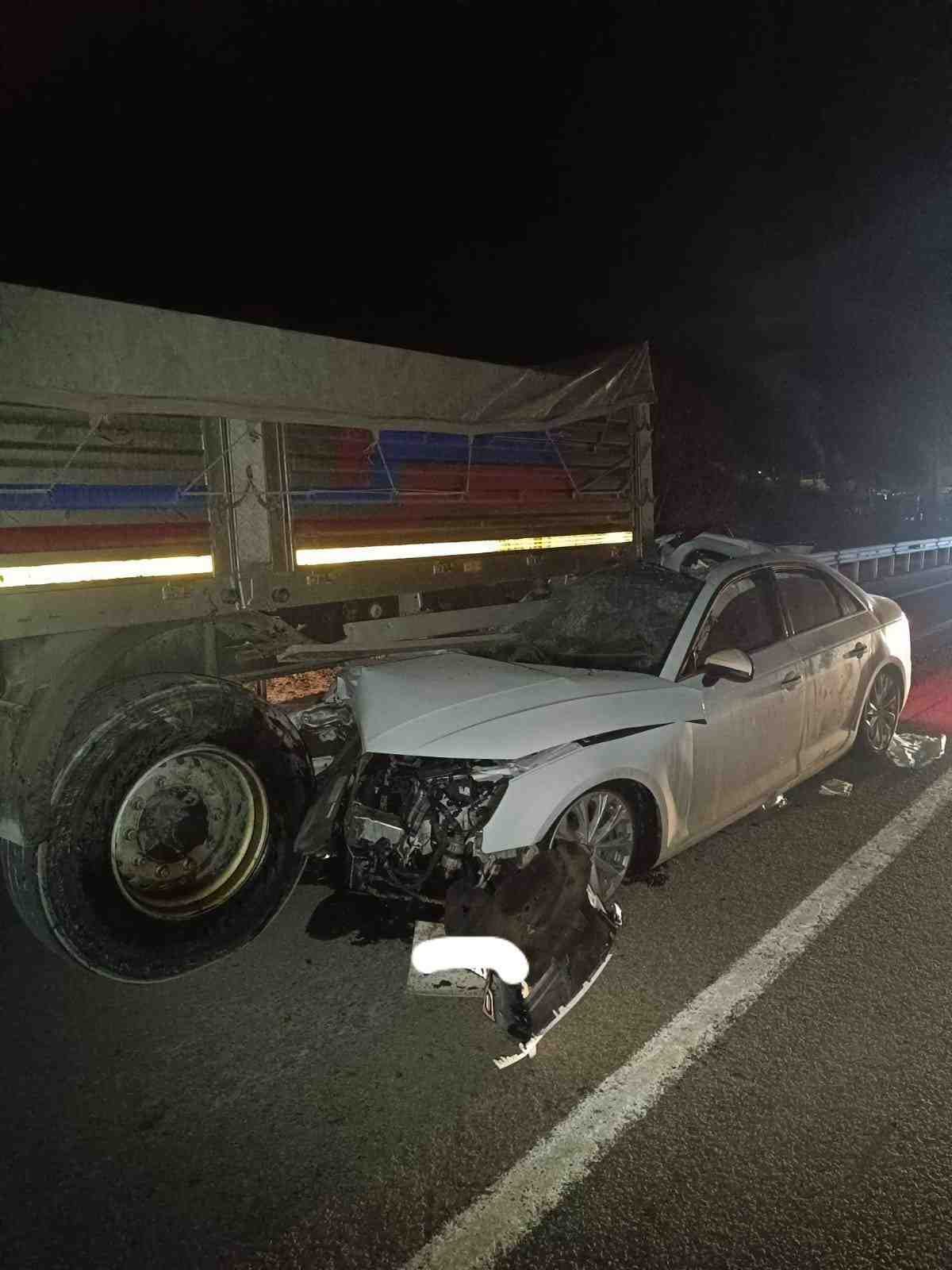 D-100 Karayolu’nda Otomobil TIR’a ÇarptıBolu’nun Yeniçağa ilçesinde meydana gelen trafik