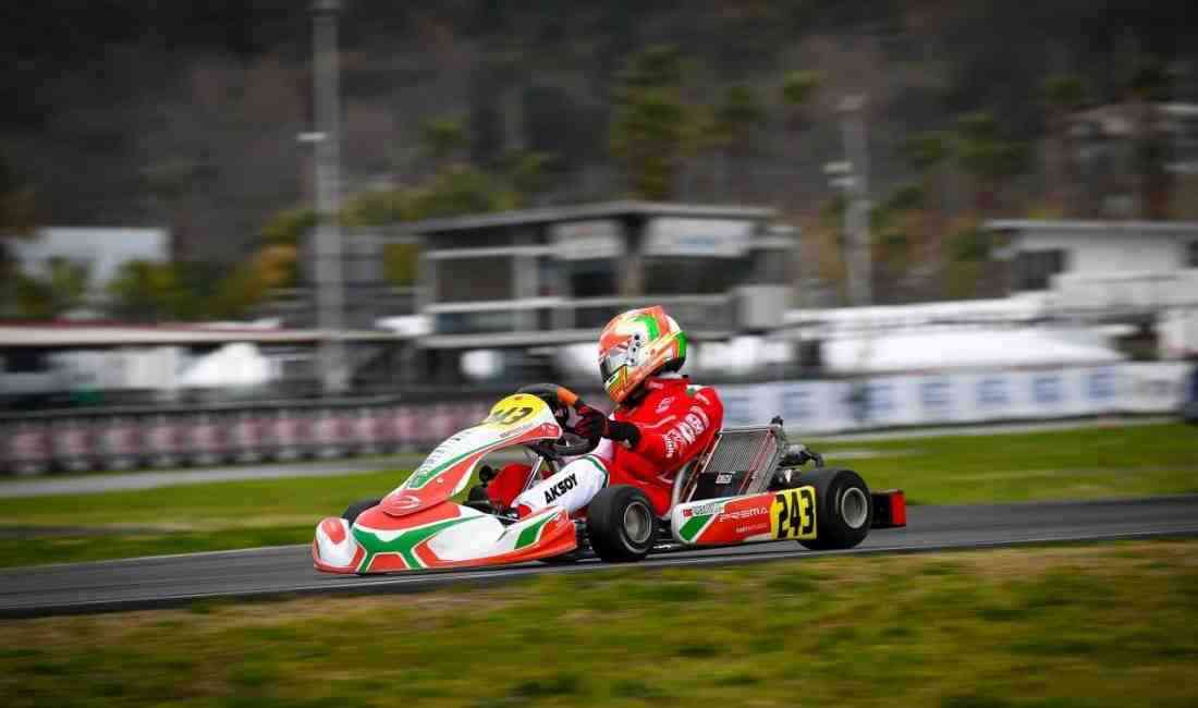 Türkiye’nin genç ve yetenekli karting pilotlarından Alp Aksoy, 2025’e hızlı