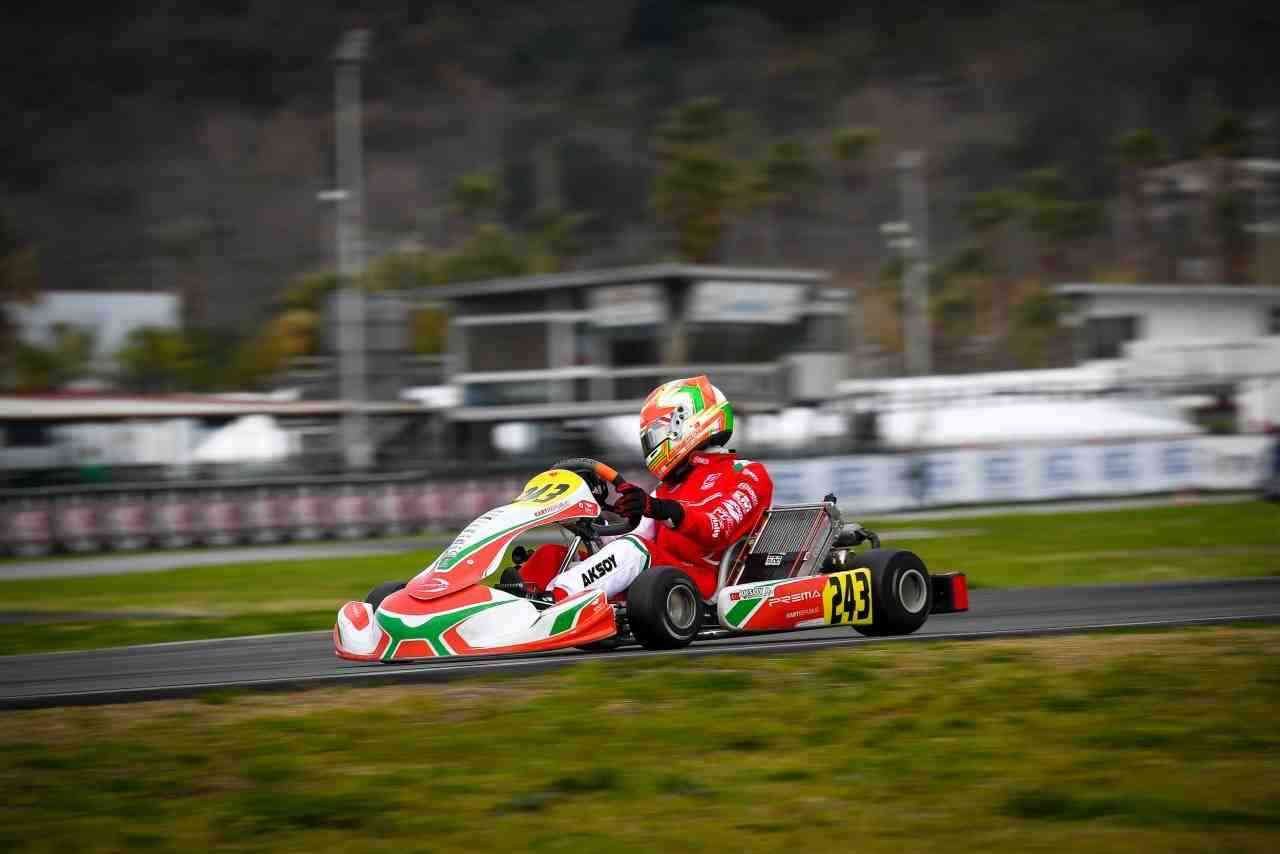 Türkiye’nin genç ve yetenekli karting pilotlarından Alp Aksoy, 2025’e hızlı