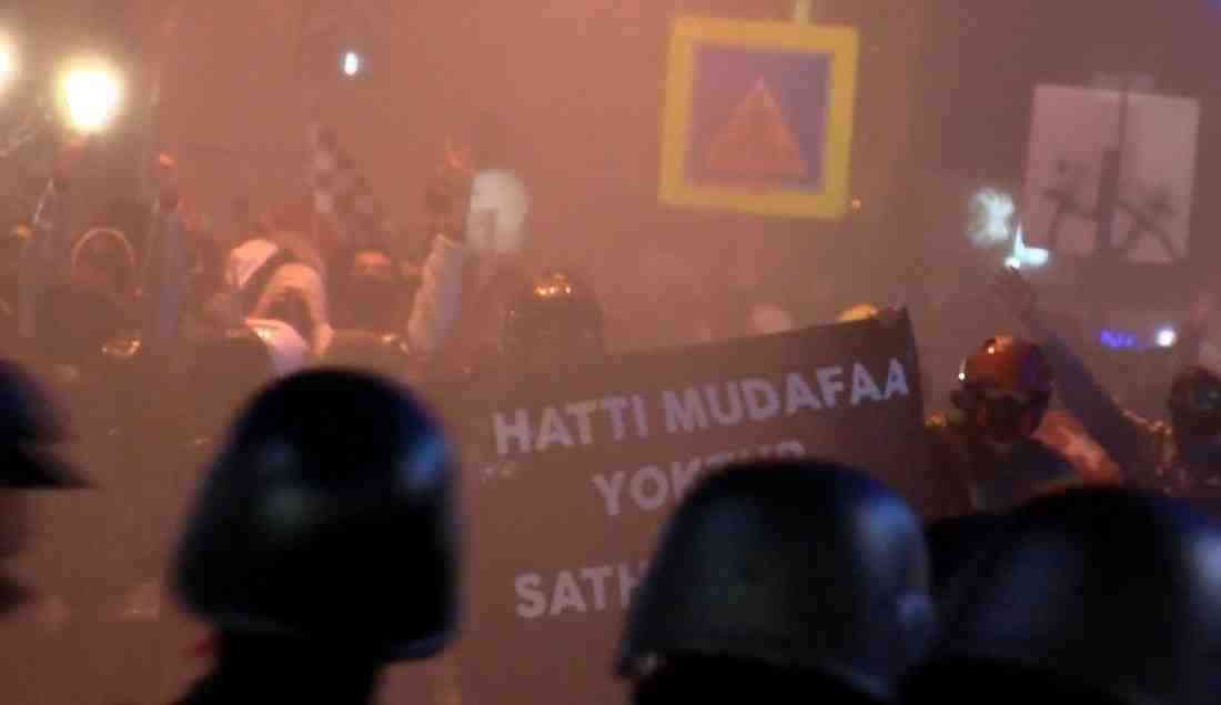 Kızılay’da İmamoğlu’nun Tutuklanmasına Tepki Gösteren Gruba Polis Müdahale Ettiİstanbul Büyükşehir