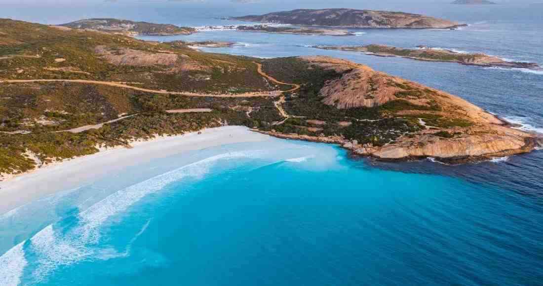 Avustralya’nın Batı Avustralya eyaletinde, bir sörfçü köpek balığının saldırısına uğradı.