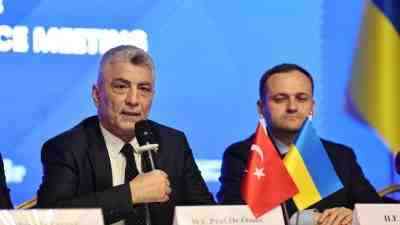 Ticaret Bakanı Ömer Bolat, resmi ziyarette bulunduğu Ukrayna’nın başkenti Kiev’de,