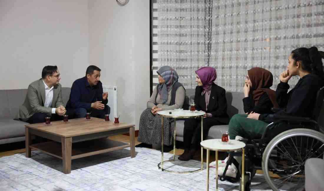 Aile ve Sosyal Hizmetler Bakanı Mahinur Özdemir Göktaş, eşi ve