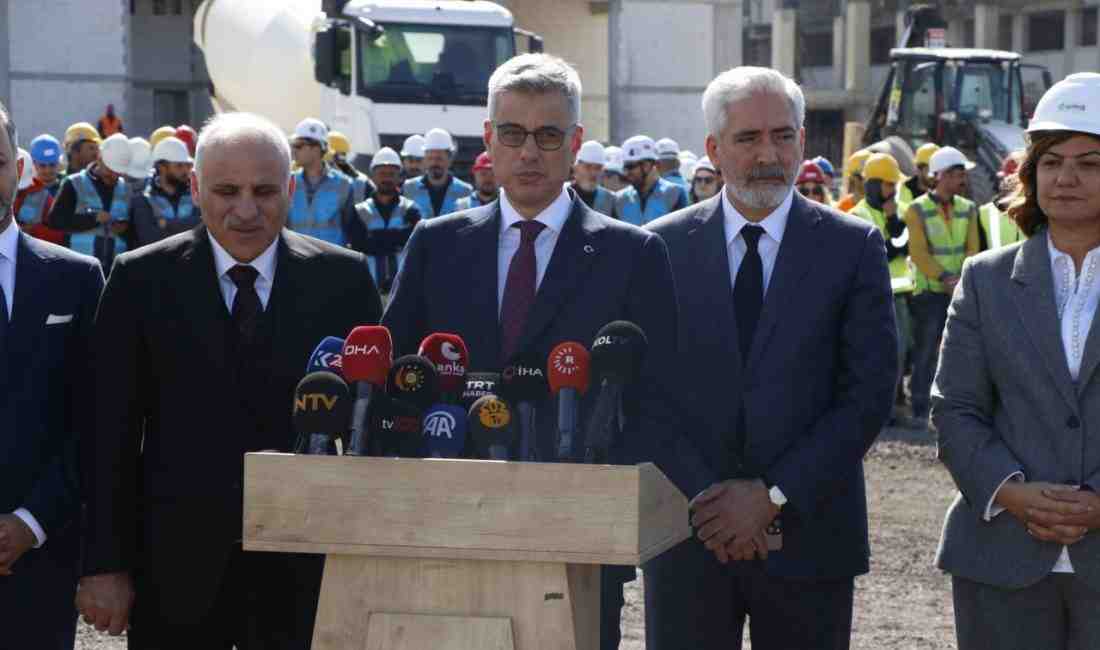 Sağlık Bakanı Kemal Memişoğlu, Diyarbakır’da yapımı devam eden 1000 yataklı