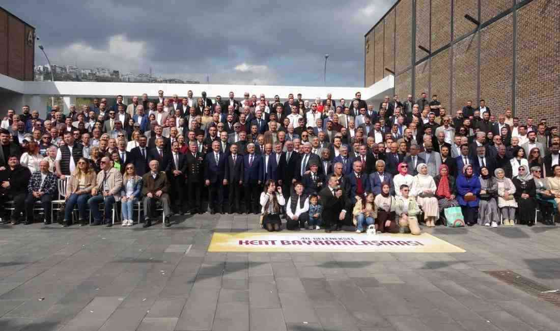 Kocaeli’de 40. Kent Bayramlaşması Gerçekleştirildi Kocaeli’nin İzmit ilçesinde 40’ıncısı düzenlenen