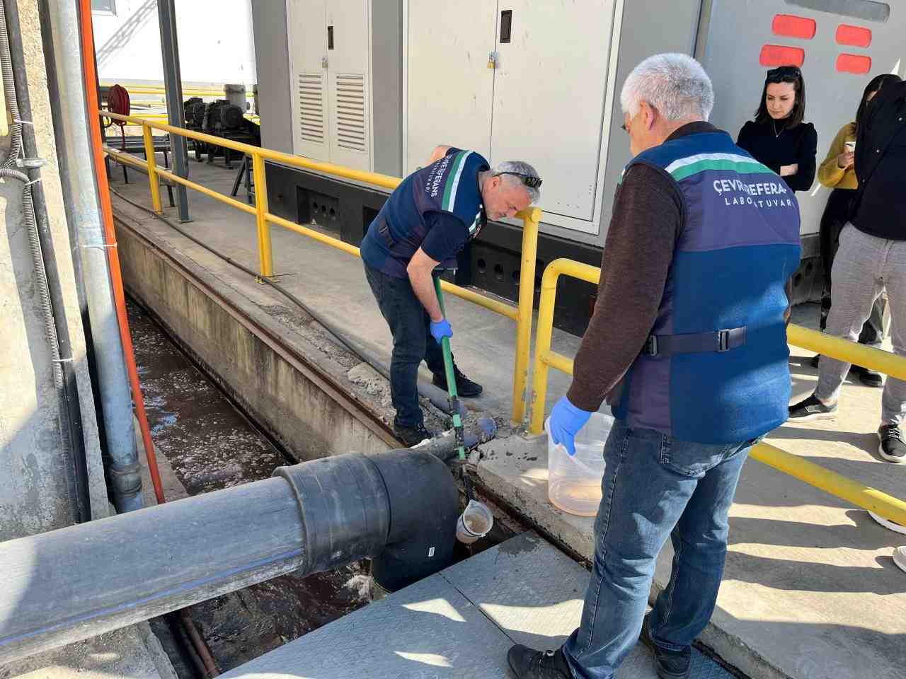 Adana’daki Ceyhan Nehri’nde balık ölümleri ve kirlilik ihbarı üzerine Çevre,