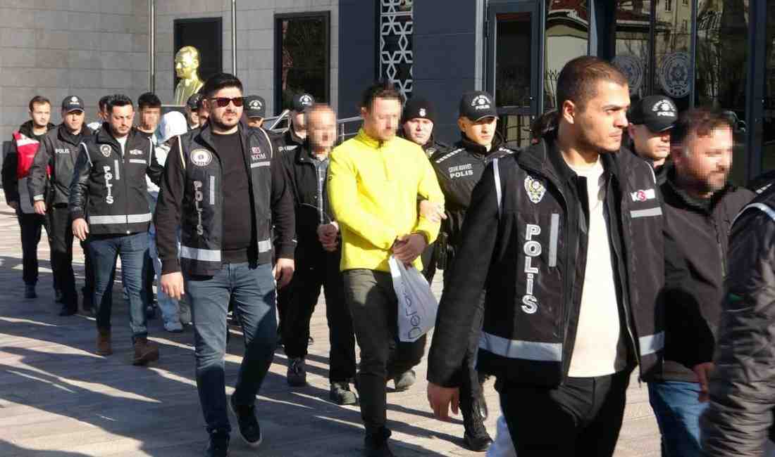 Alacak Meselesi Yüzünden Çıkan Kavgada 2 Kişi Yaralandı Çanakkale’nin Barbaros