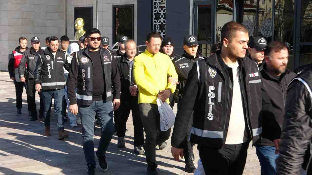 Alacak Meselesi Yüzünden Çıkan Kavgada 2 Kişi Yaralandı Çanakkale’nin Barbaros