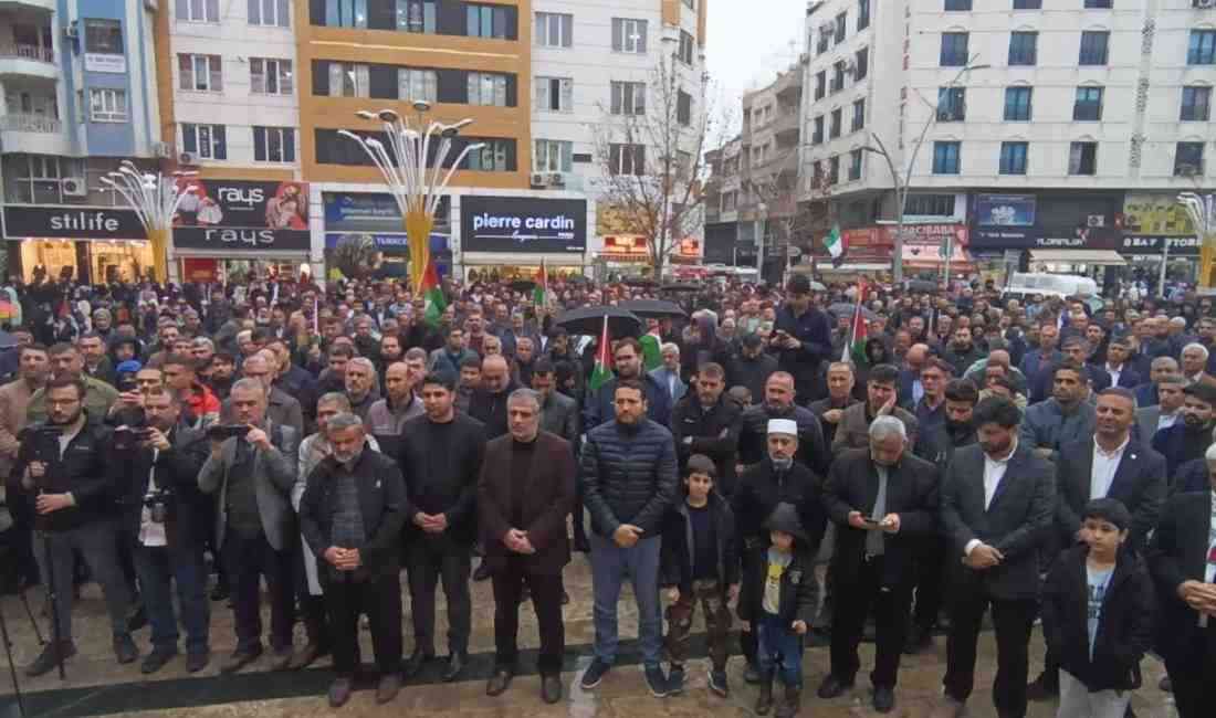 Batman’da, Sivil Toplum Kuruluşları (STK) öncülüğünde düzenlenen etkinlikte, İsrail’in Gazze’ye
