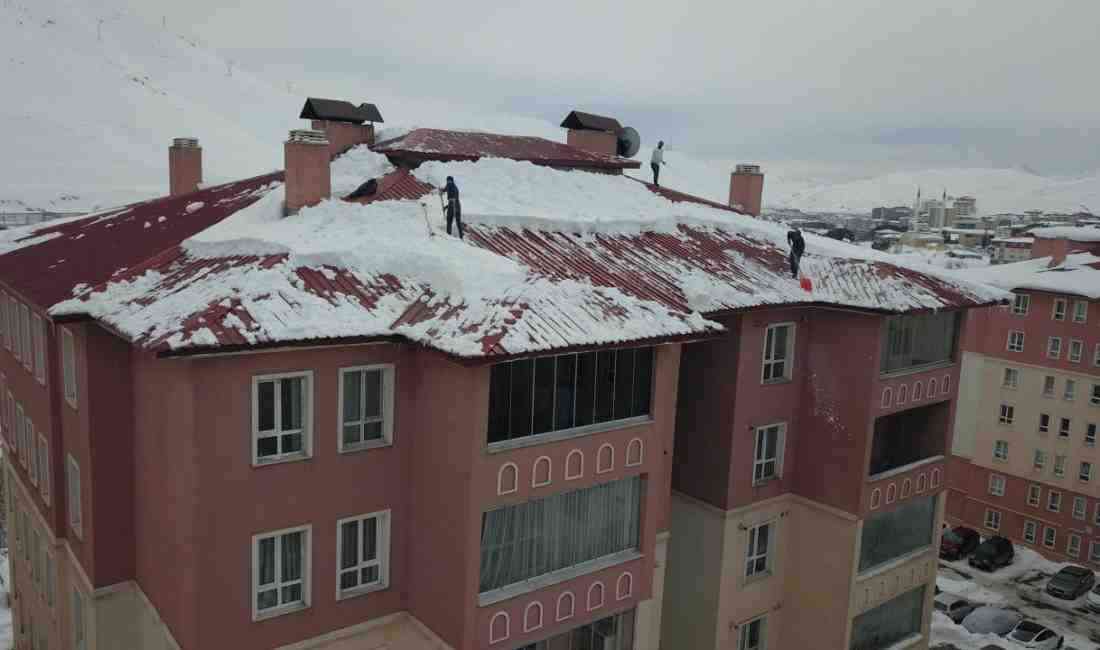 Kar Kütlelerini Temizlerken Soğukla da Mücadele Ediyorlar Türkiye’nin en çok