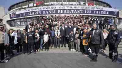 Beşiktaş Kulübü’nün geleneksel bayramlaşma töreni, Tüpraş Stadyumu’nda gerçekleşti. Törene Beşiktaş