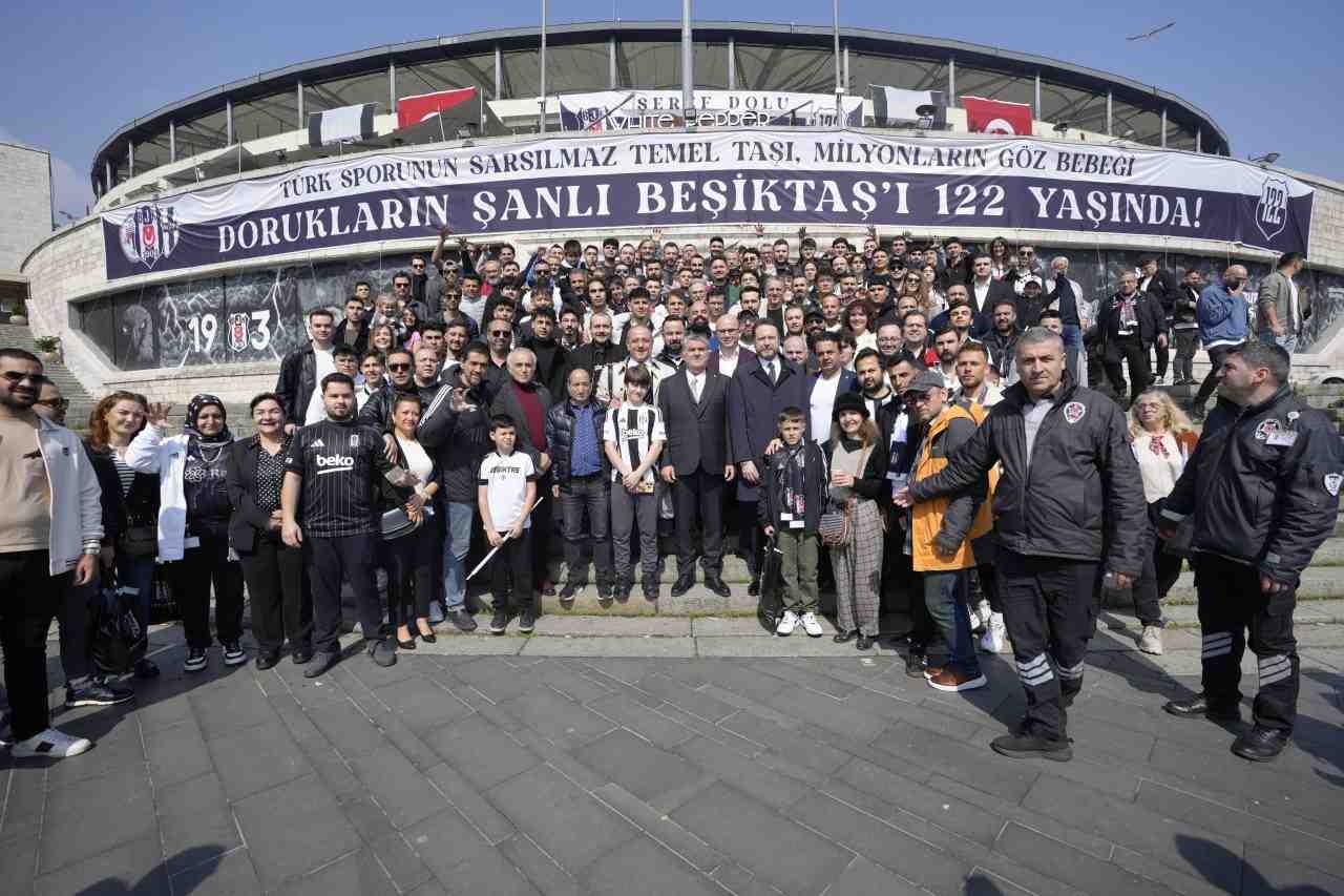 Beşiktaş Kulübü’nün geleneksel bayramlaşma töreni, Tüpraş Stadyumu’nda gerçekleşti. Törene Beşiktaş