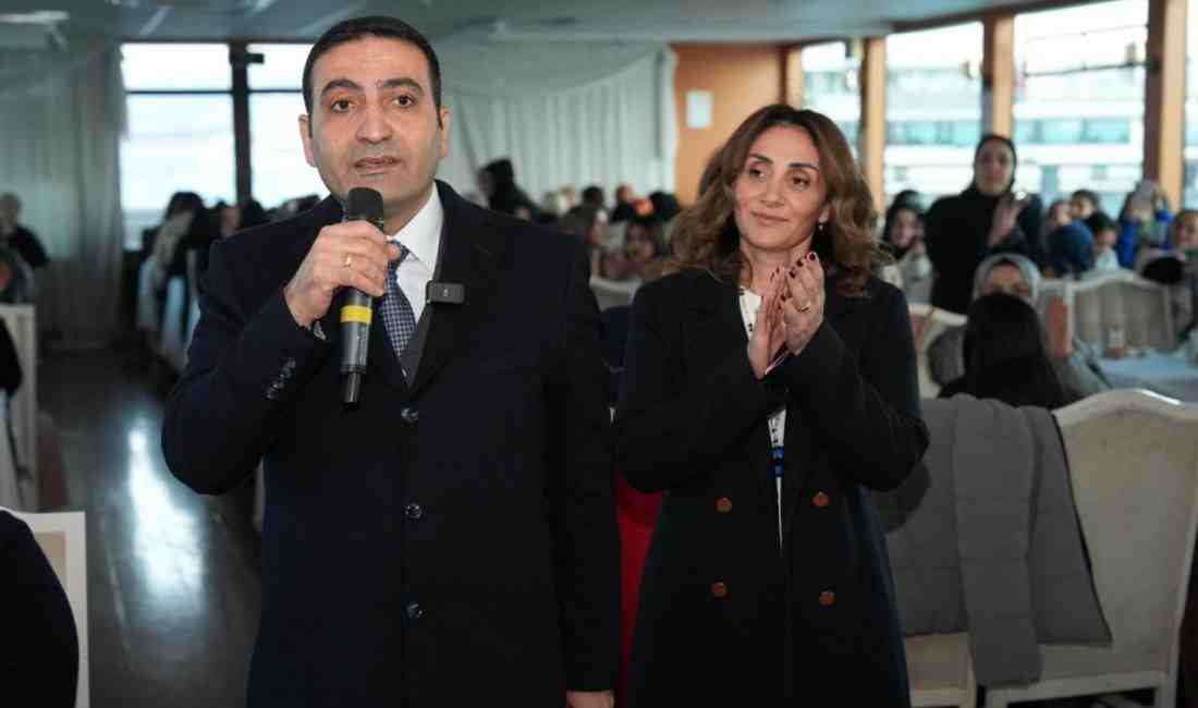 Kadınlar Boğaz Manzarasında İftar Yaptı Beyoğlu Belediyesi, 8 Mart Dünya