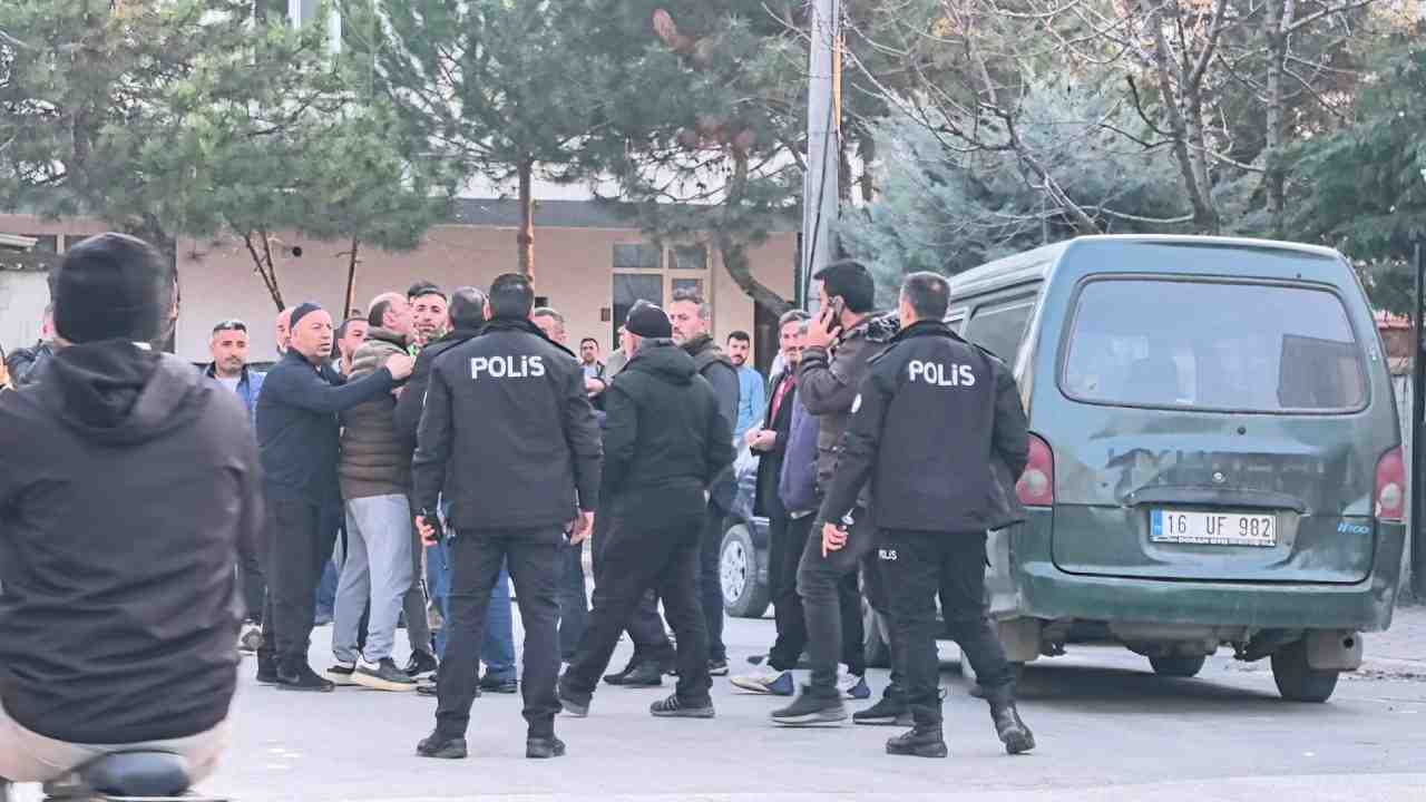 Bursa’nın İnegöl ilçesinde borç-alacak meselesi nedeniyle çıkan iki ayrı kavgada