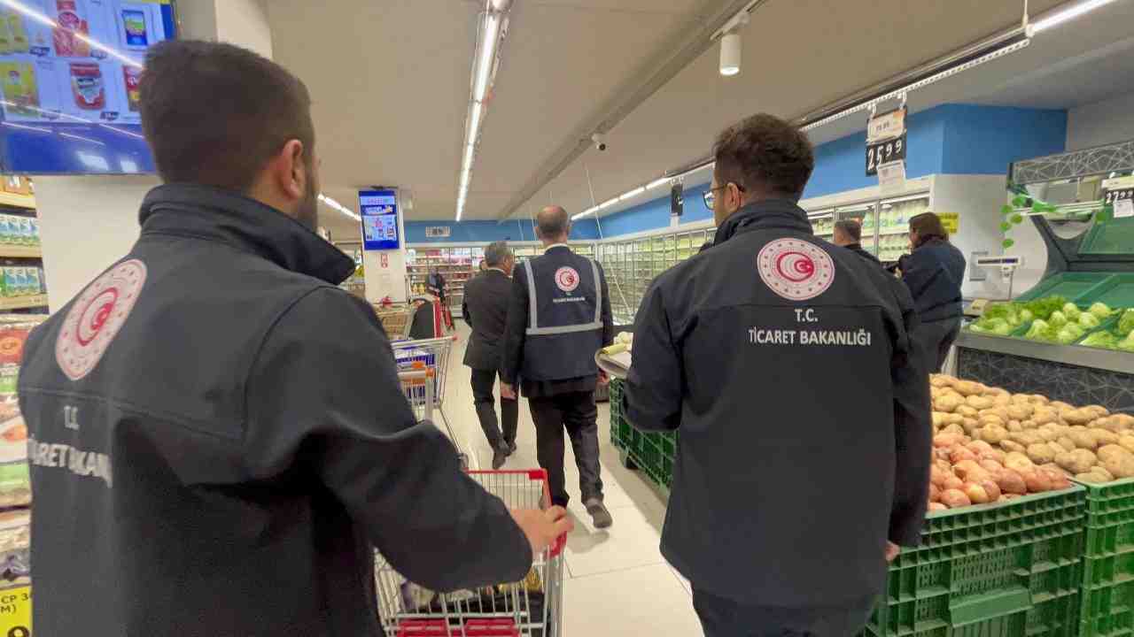 Ticaret Bakanlığı’nın 81 ilde başlattığı fahiş fiyat denetimleri kapsamında Bursa’da