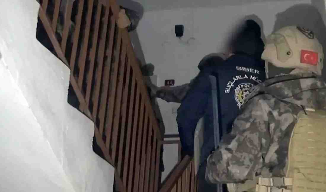 Sakarya Merkezli 12 İlde ‘Büyü Bozma’ Dolandırıcılığı: 87 Milyon TL’lik Vurgun! Sakarya merkezli 12 ilde, sosyal medya üzerinden büyü bozma ve