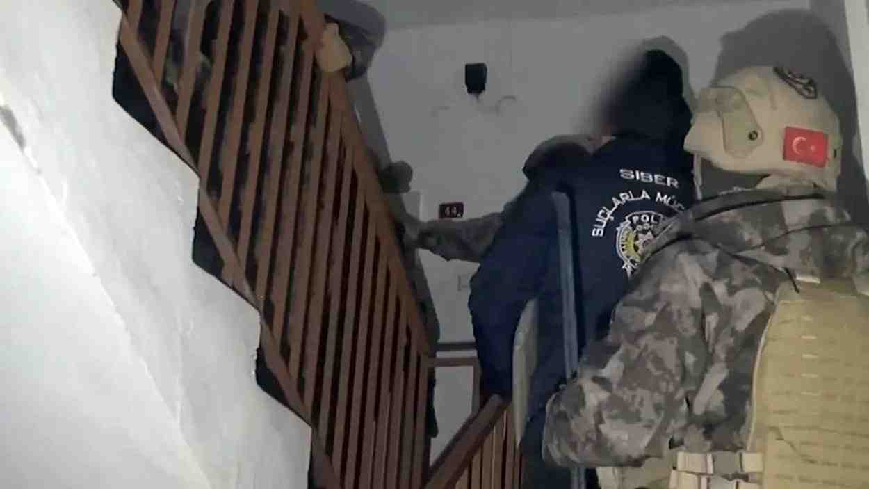 Sakarya merkezli 12 ilde, sosyal medya üzerinden büyü bozma ve