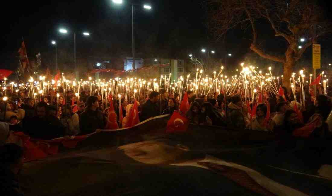 110. Yıl Dönümünde Fener Alayıyla Anma Çanakkale Deniz Zaferi’nin 110’uncu