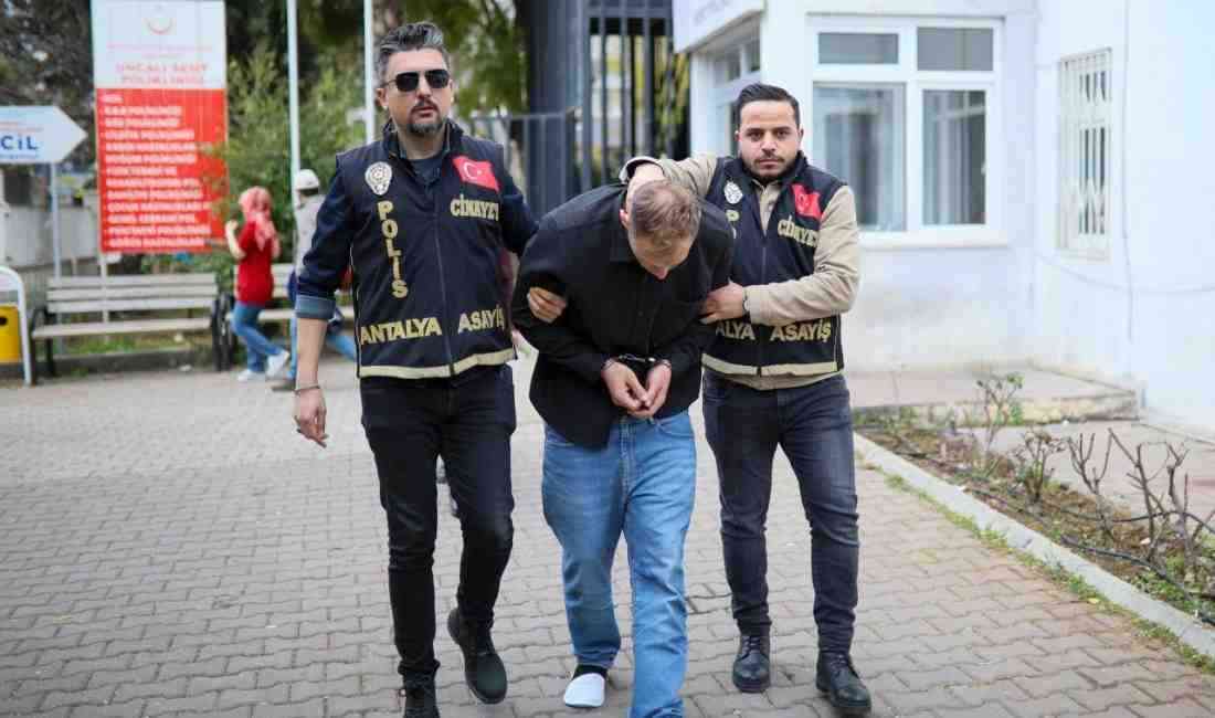 Konyaaltı ilçesinde babası Süleyman Akyol’u (65) 5 bıçak darbesiyle öldürdüğü