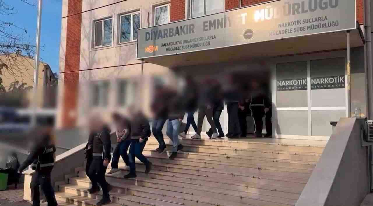Diyarbakır merkezli dört ilde düzenlenen operasyonda, SRC belgesi sınavında rüşvet