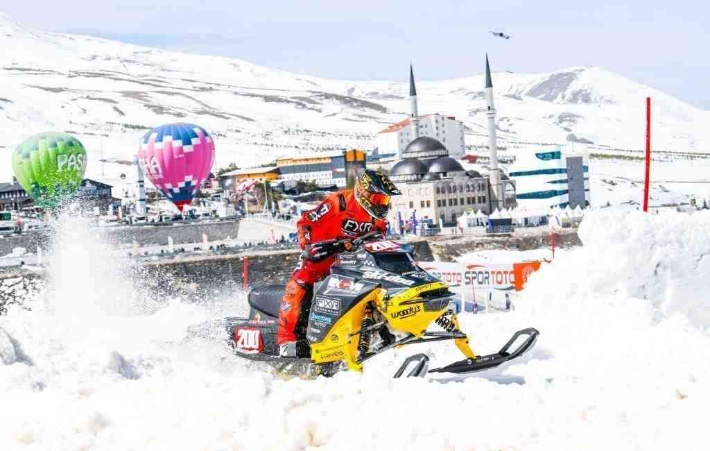 Kayseri’de, Erciyes Kayak Merkezi’nde 15-16 Mart’ta düzenlenen Dünya Kar Motosikleti