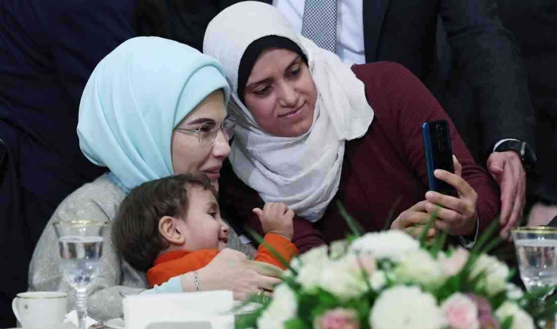 “Dualarımız Filistin’le, Kalplerimiz Kardeşlerimizle” Cumhurbaşkanı Recep Tayyip Erdoğan’ın eşi Emine