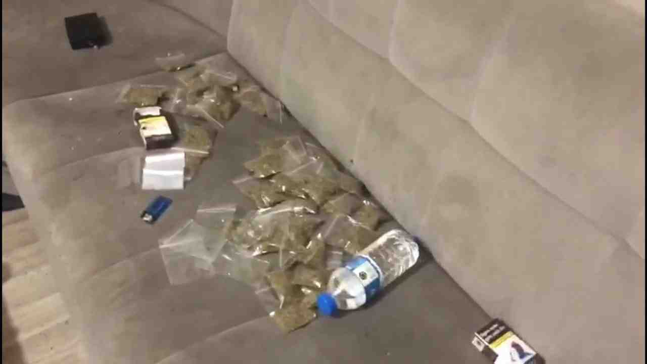 Serdivan ilçesinde bir eve düzenlenen operasyonda 385 gram bonzai, 2