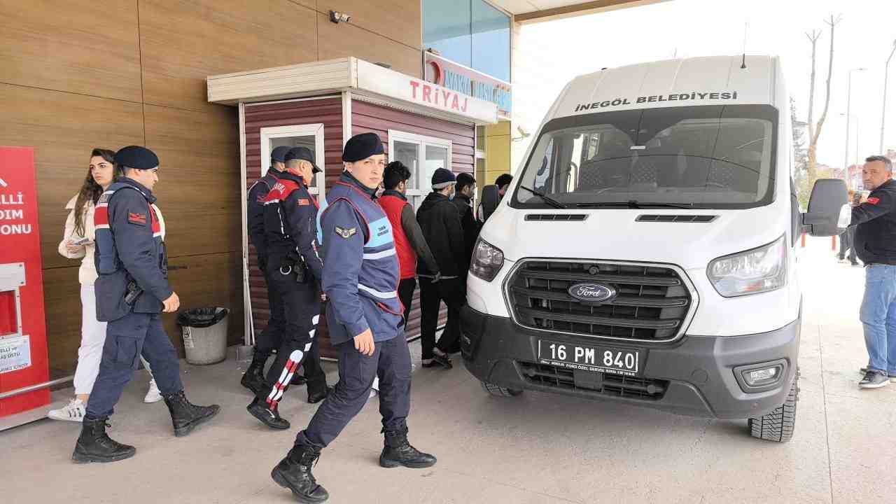 Bursa’nın İnegöl ilçesinde, bir fabrikada kaçak göçmenlerin çalıştırıldığı ihbarı üzerine